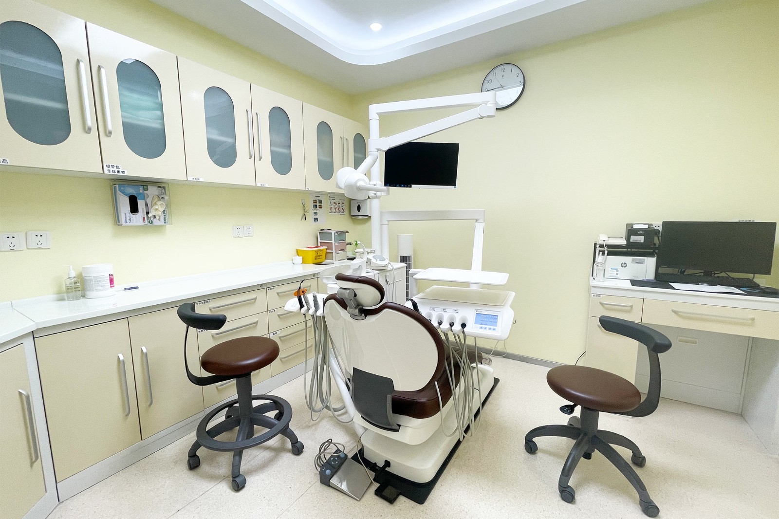 牙椅.jpg 牙椅.jpg